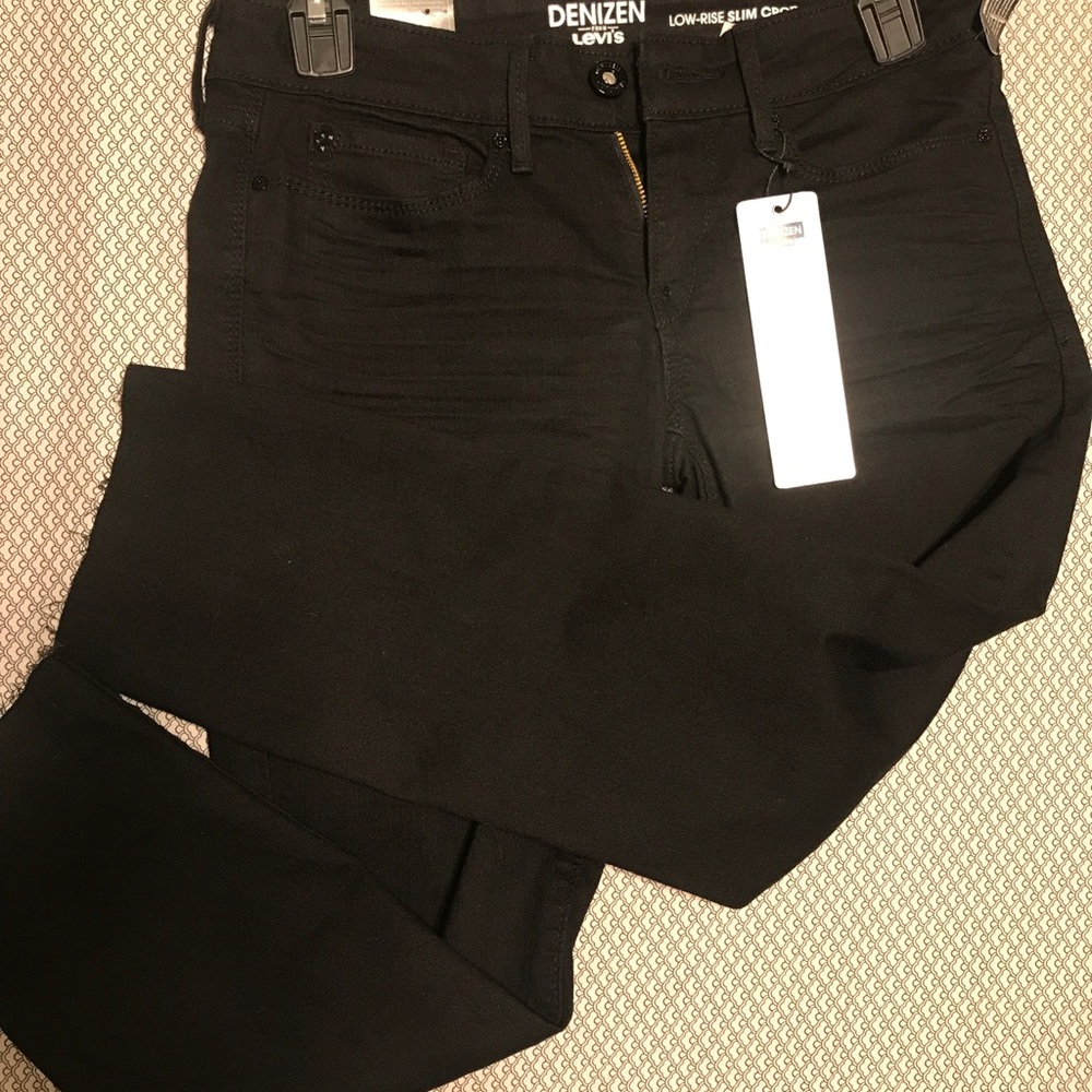 Black Denizen from Levi’s ankle leggings.